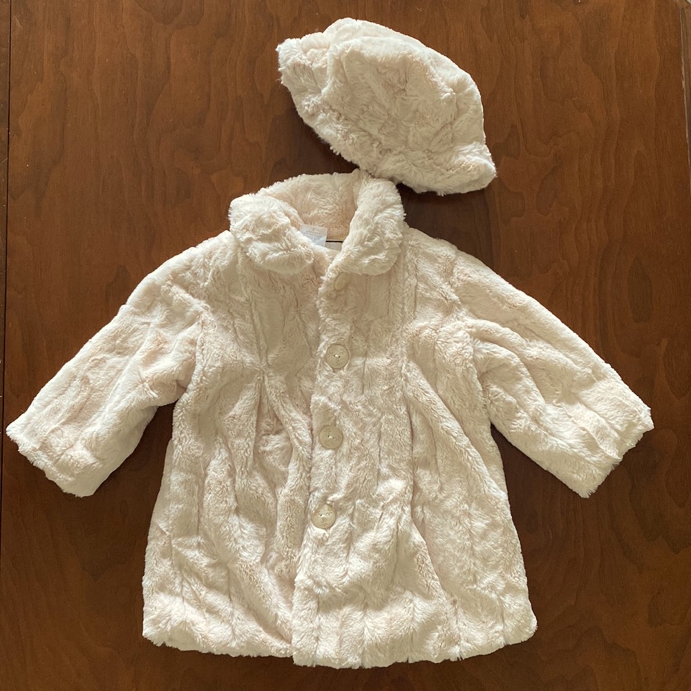 EUC American Widgeon faux fur coat and hat. Size 3T.